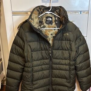 RARE the North face 550 down jacket- green w/ FULL camo lining TIKTOK FINDS!